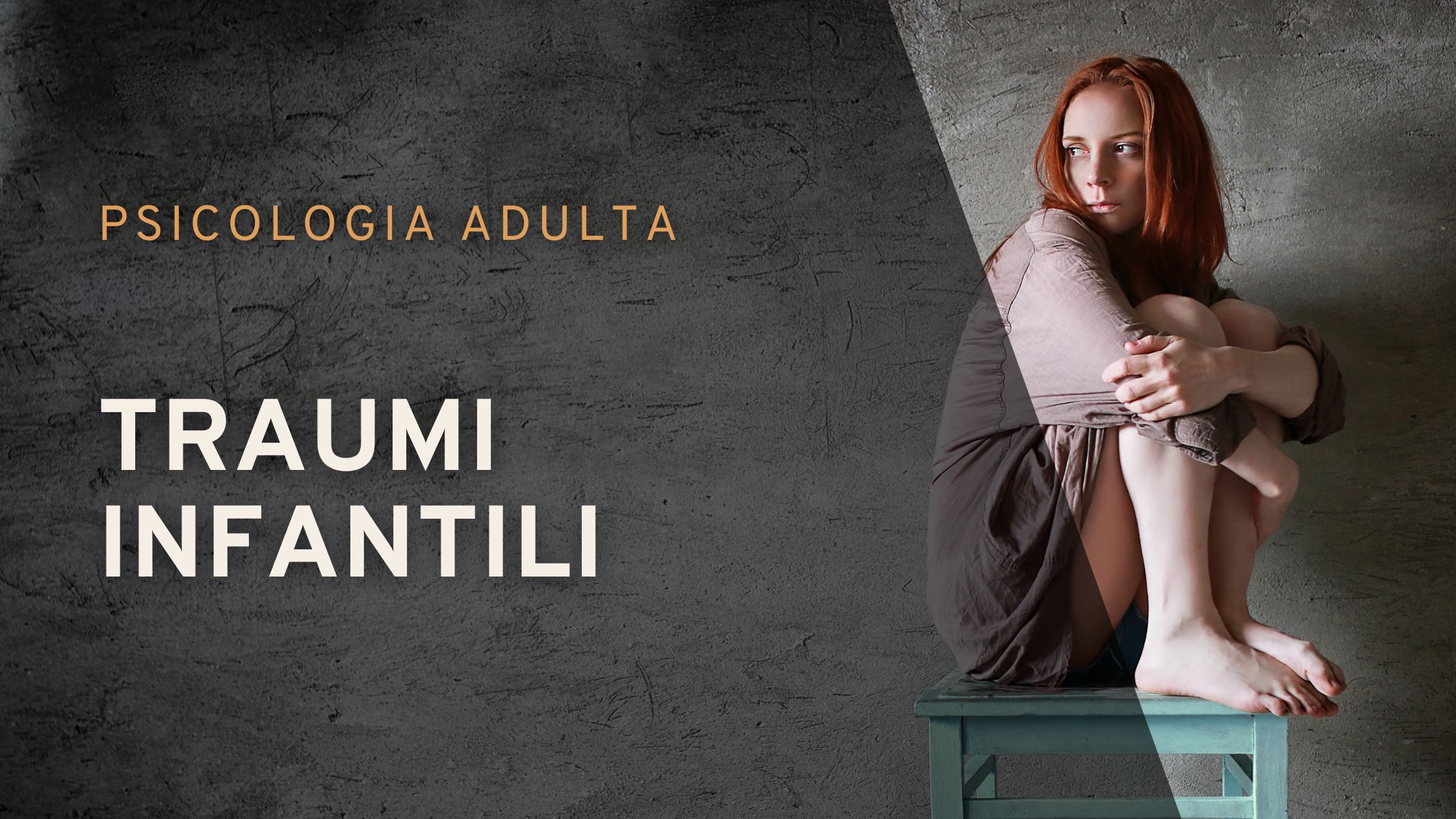 Donna seduta in posizione raccolta, rappresenta il tema dei traumi infantili nella psicologia adulta | Sabrina Papola